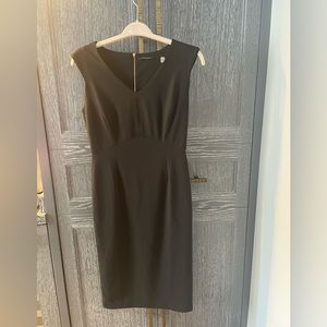 T Tahari sz 4 classic sheath dress.